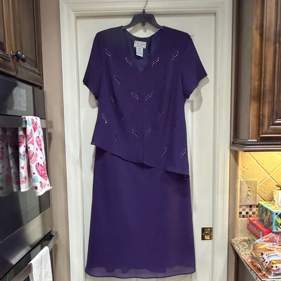 karin stevens Dresses & Skirts - Karin Stevens Women's Petite Elegant Purple Dress